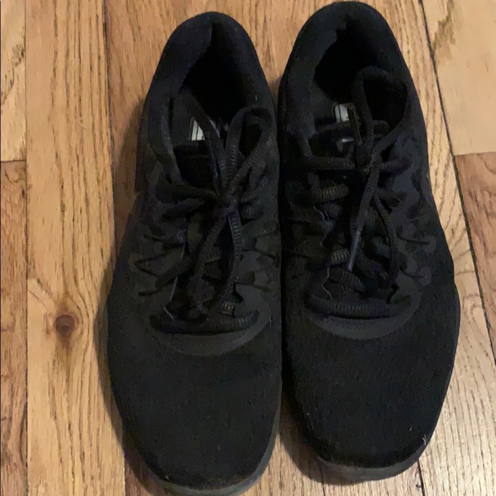 Black nikes